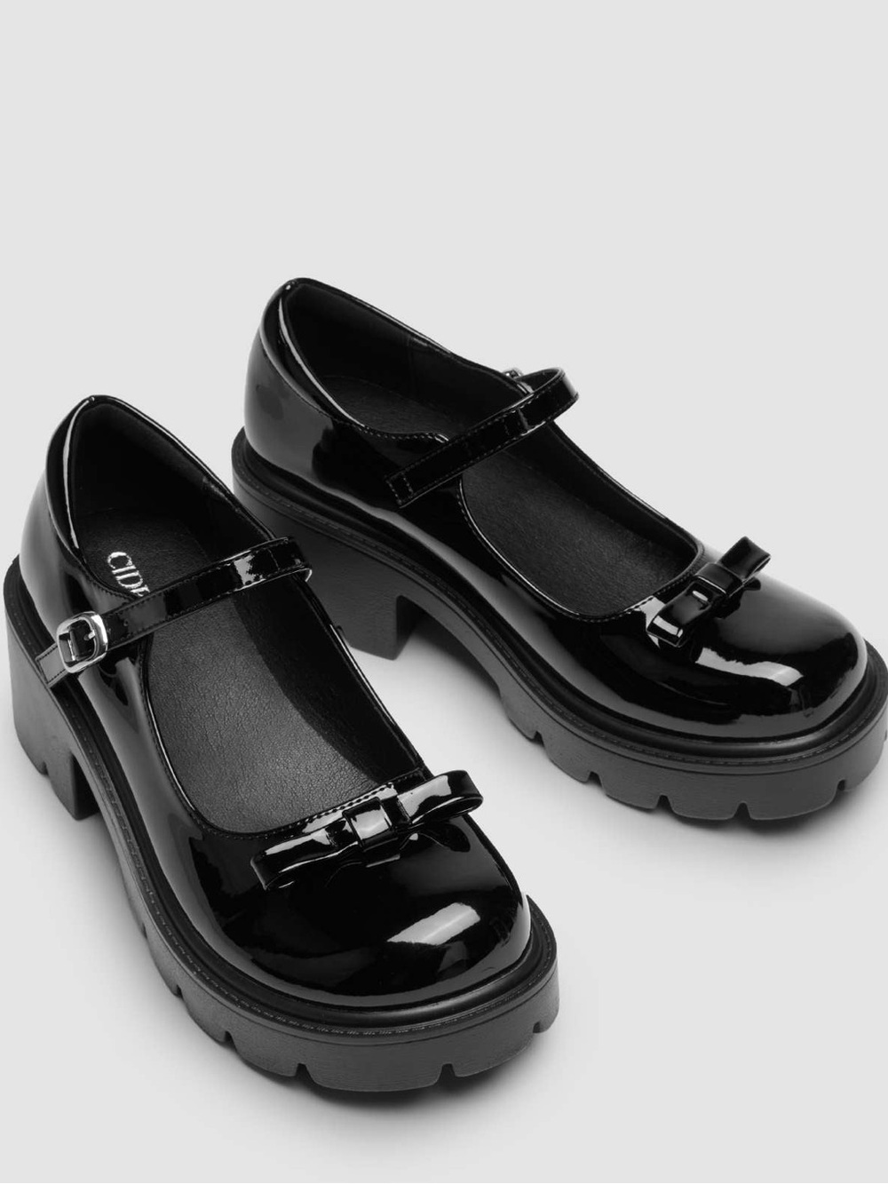 NWOT cider black patent Mary Jane Chunky Sole and a Bow 9